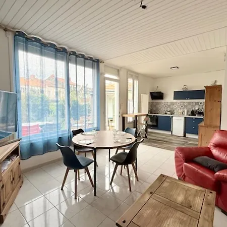 Charming Near Beaches & Center 拉罗歇尔