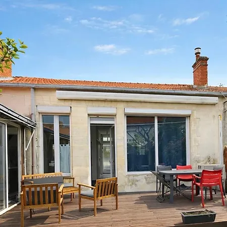 Charming Near Beaches & Center 度假居 *
